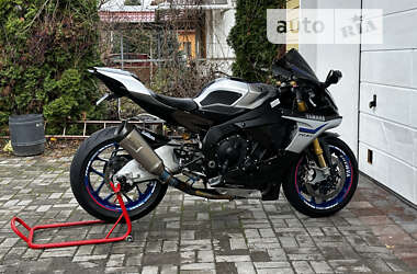Спортбайк Yamaha R1 2017 в 