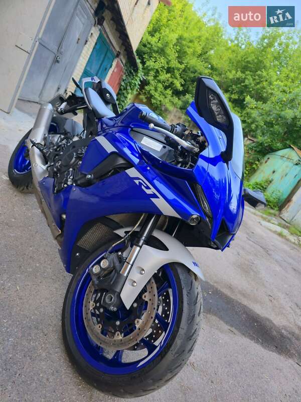 Yamaha R1 2020