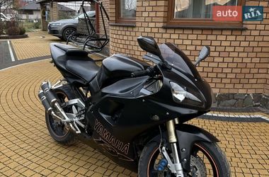Спортбайк Yamaha R1 2000 в Корце