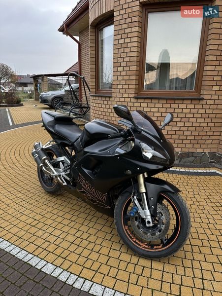 Спортбайк Yamaha R1 2000 в Корце