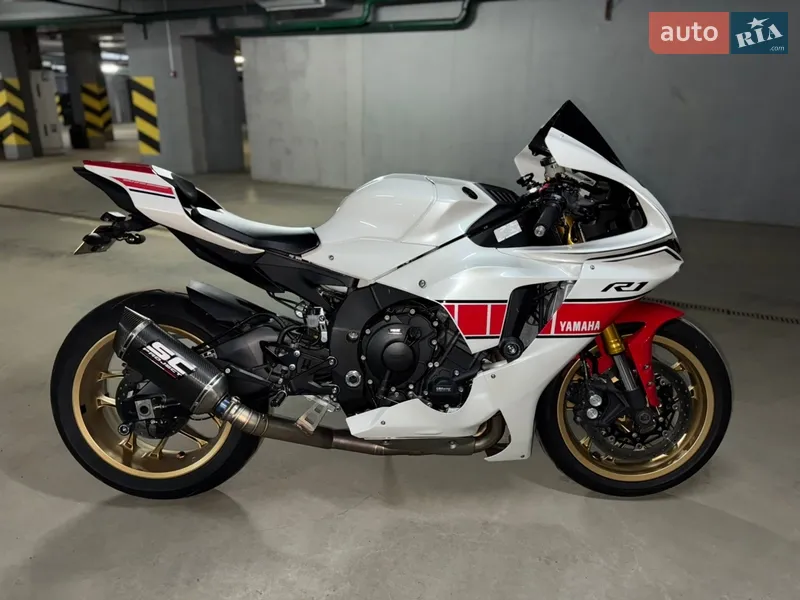 Yamaha R1 2023