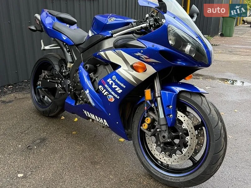 Yamaha R1 2004