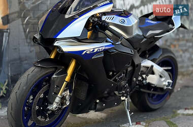 Спортбайк Yamaha R1M 2017 в 