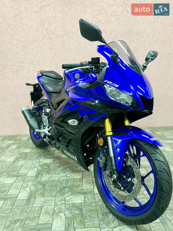 Yamaha R3 2019