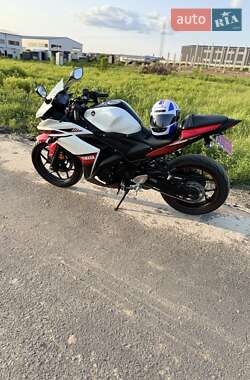Спортбайк Yamaha R3 2016 в 