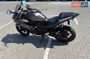 Мотоцикл Спорт-туризм Yamaha R3 2017 в 