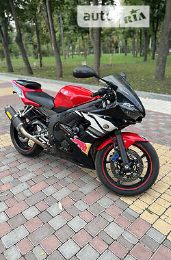Спортбайк Yamaha R6 2003 в Кропивницком