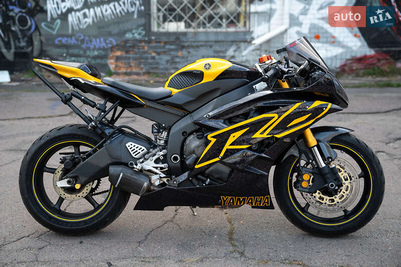 Спортбайк Yamaha R6 2006 в Киеве
