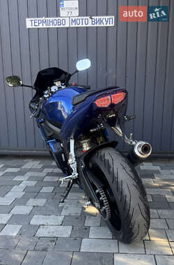 Спортбайк Yamaha R6 2004 в 