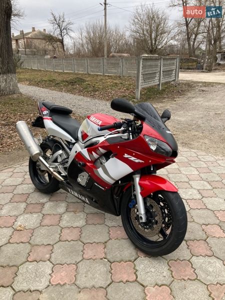 Спортбайк Yamaha R6 2000 в Виннице