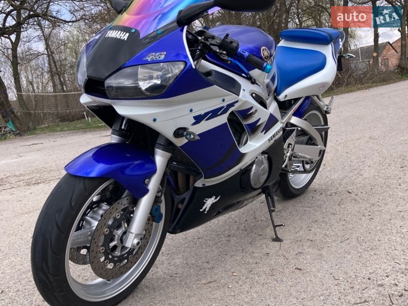 Спортбайк Yamaha R6 2000 в Виннице