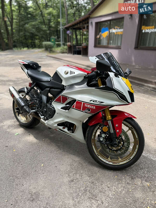 Спортбайк Yamaha R7 2024 в 