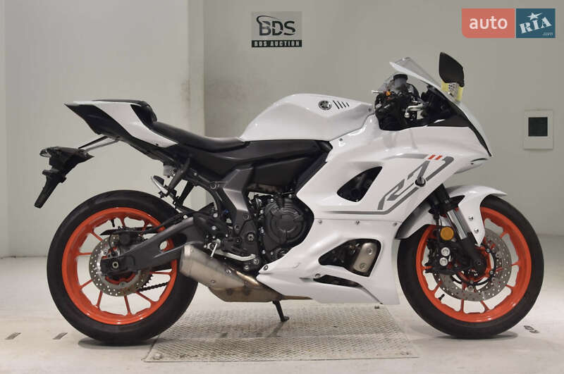 Yamaha R7 2022