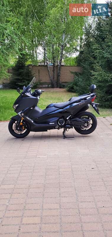Макси-скутер Yamaha T-MAX 2017 в 