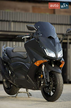 Макси-скутер Yamaha T-MAX 2015 в 
