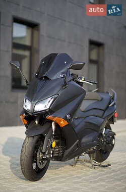Макси-скутер Yamaha T-MAX 2015 в 