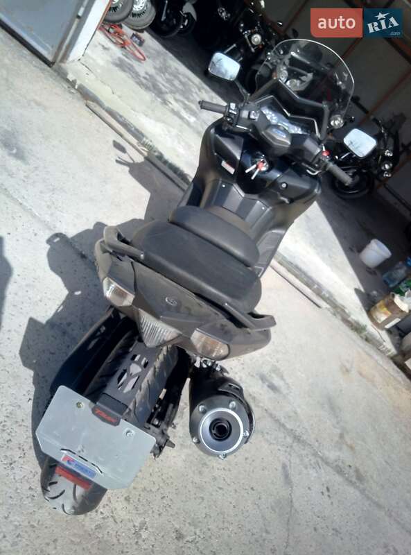 Макси-скутер Yamaha T-MAX 2013 в Черноморске