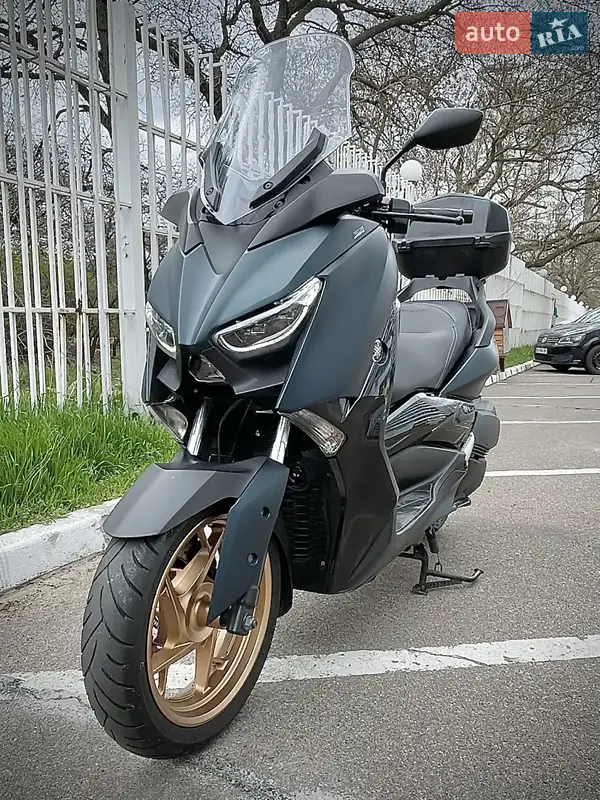 Yamaha X-Max 2022