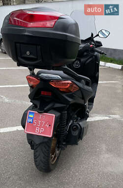 Макси-скутер Yamaha X-Max 2022 в 