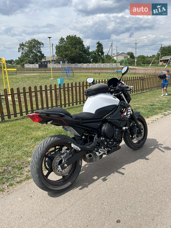 Мотоцикл Без обтекателей (Naked bike) Yamaha XJ6 2015 в Днепре