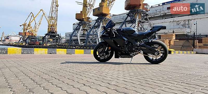 Мотоцикл Супермото (Motard) Yamaha YZF R1 2020 в 