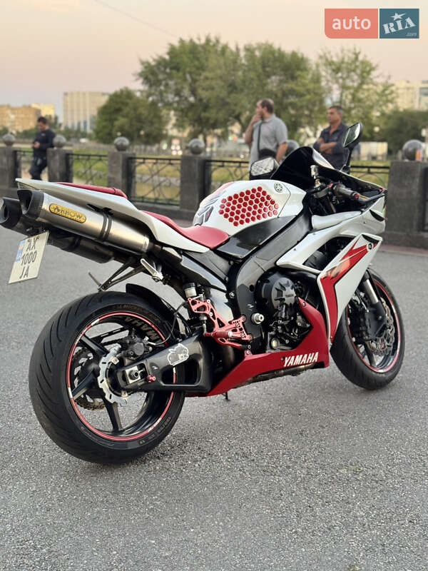 Спортбайк Yamaha YZF R1 2007 в Харькове фото Спортбайк Yamaha YZF R1 2007 в Харькове