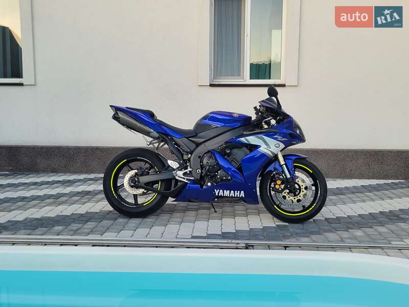 Спортбайк Yamaha YZF R1 2004 в Каневе