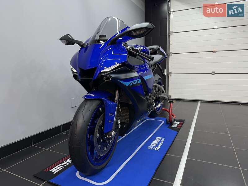Спортбайк Yamaha YZF R1 2022 в Кропивницком