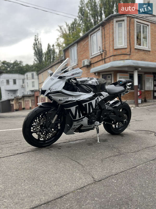 Спортбайк Yamaha YZF R1 2024 в Києві