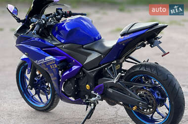 Мотоцикл Без обтекателей (Naked bike) Yamaha YZF-R25 2017 в 