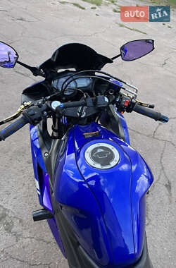 Мотоцикл Без обтекателей (Naked bike) Yamaha YZF-R25 2017 в 