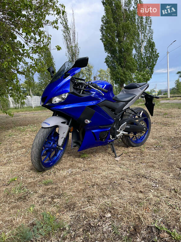 Yamaha YZF-R25 2020