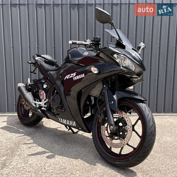 Yamaha YZF-R25 2015