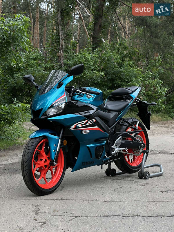 Yamaha YZF-R25 2021