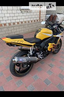 Спортбайк Yamaha YZF R6 2005 в Липовце
