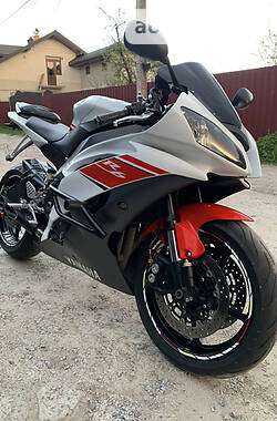 Спортбайк Yamaha YZF R6 2016 в 