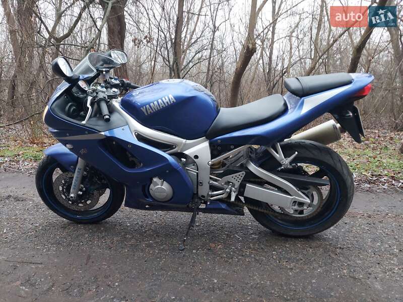 Спортбайк Yamaha YZF R6 2000 в Первомайске