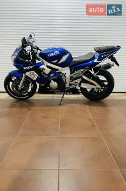 Спортбайк Yamaha YZF R6 2001 в 