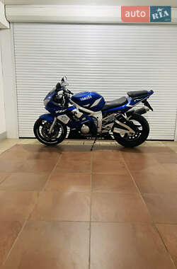 Спортбайк Yamaha YZF R6 2001 в 