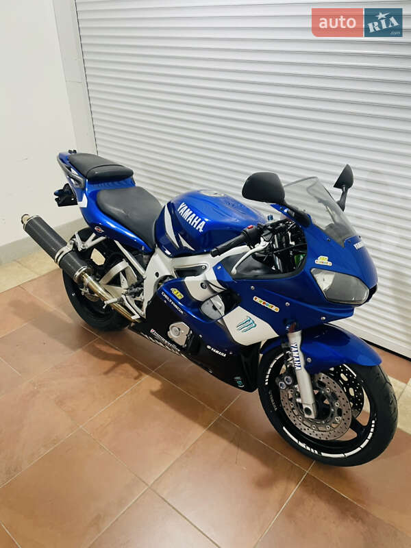 Спортбайк Yamaha YZF R6 2001 в Киеве
