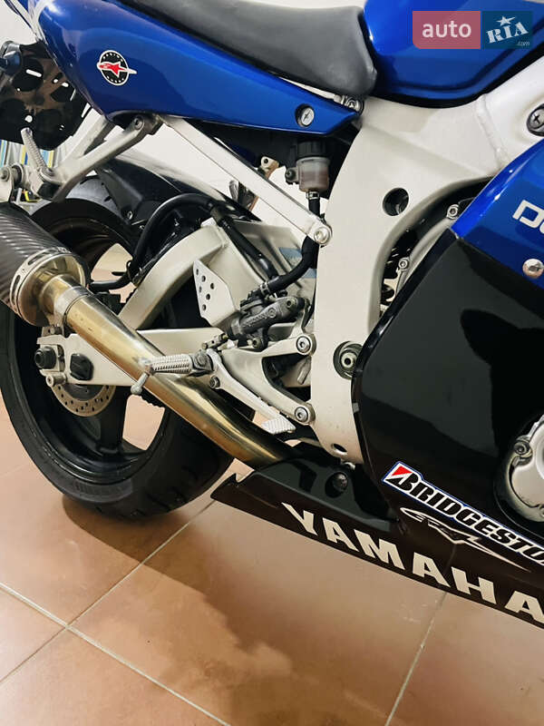 Спортбайк Yamaha YZF R6 2001 в Киеве