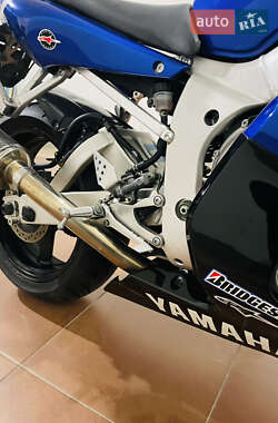 Спортбайк Yamaha YZF R6 2001 в 