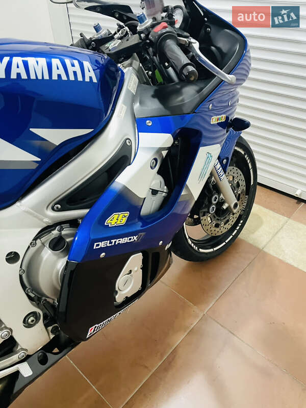 Спортбайк Yamaha YZF R6 2001 в Киеве