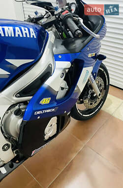 Спортбайк Yamaha YZF R6 2001 в 
