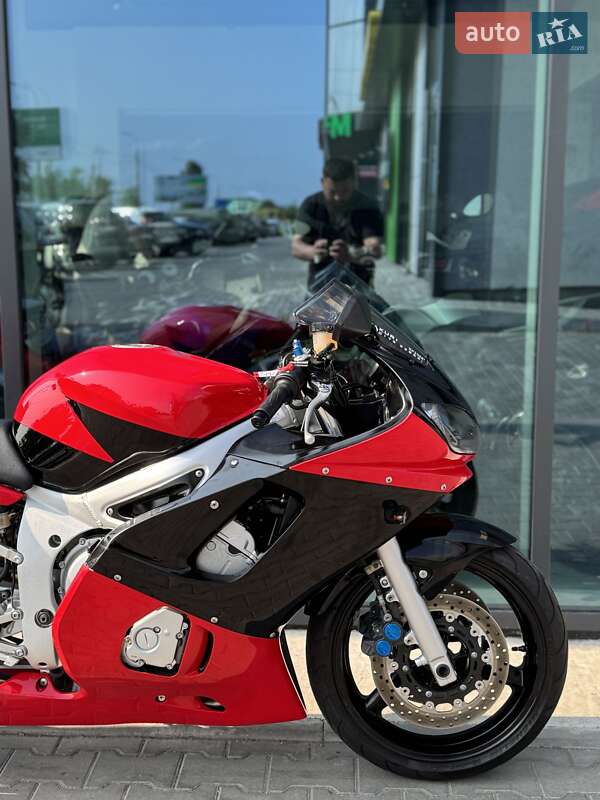 Спортбайк Yamaha YZF R6 2001 в Рівному