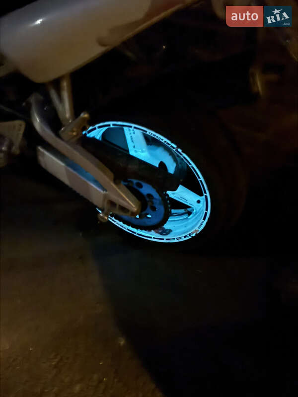 Спортбайк Yamaha YZF R6 2002 в Киеве фото 3 Спортбайк Yamaha YZF R6 2002 в Киеве