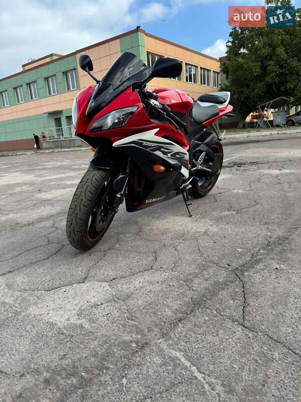 Спортбайк Yamaha YZF R6 2011 в 