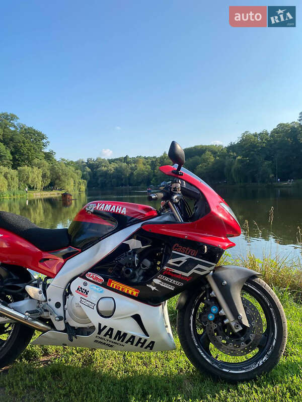 Мотоцикл Спорт-туризм Yamaha YZF 1998 в Баре фото Мотоцикл Спорт-туризм Yamaha YZF 1998 в Баре