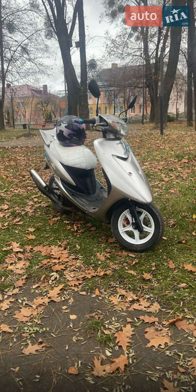 Yamaha ZR 2000
