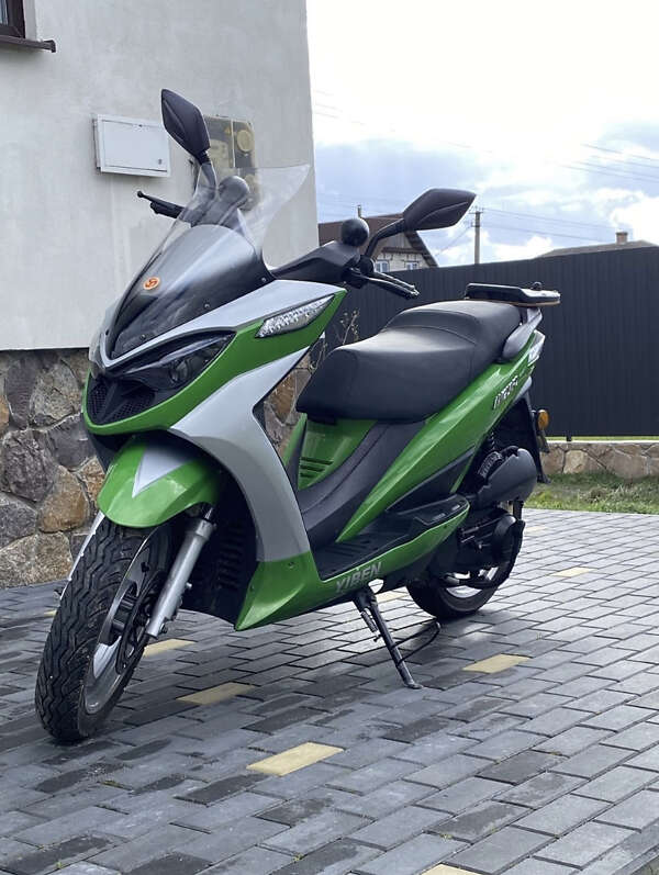 Макси-скутер YiBen 150 2014 в Владимирце